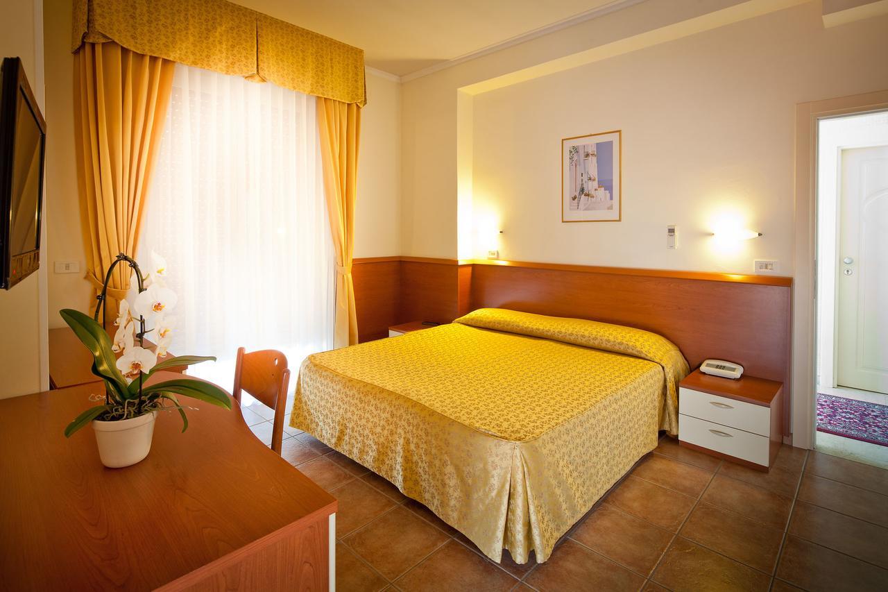 Hotel Beaurivage Fano Habitación foto